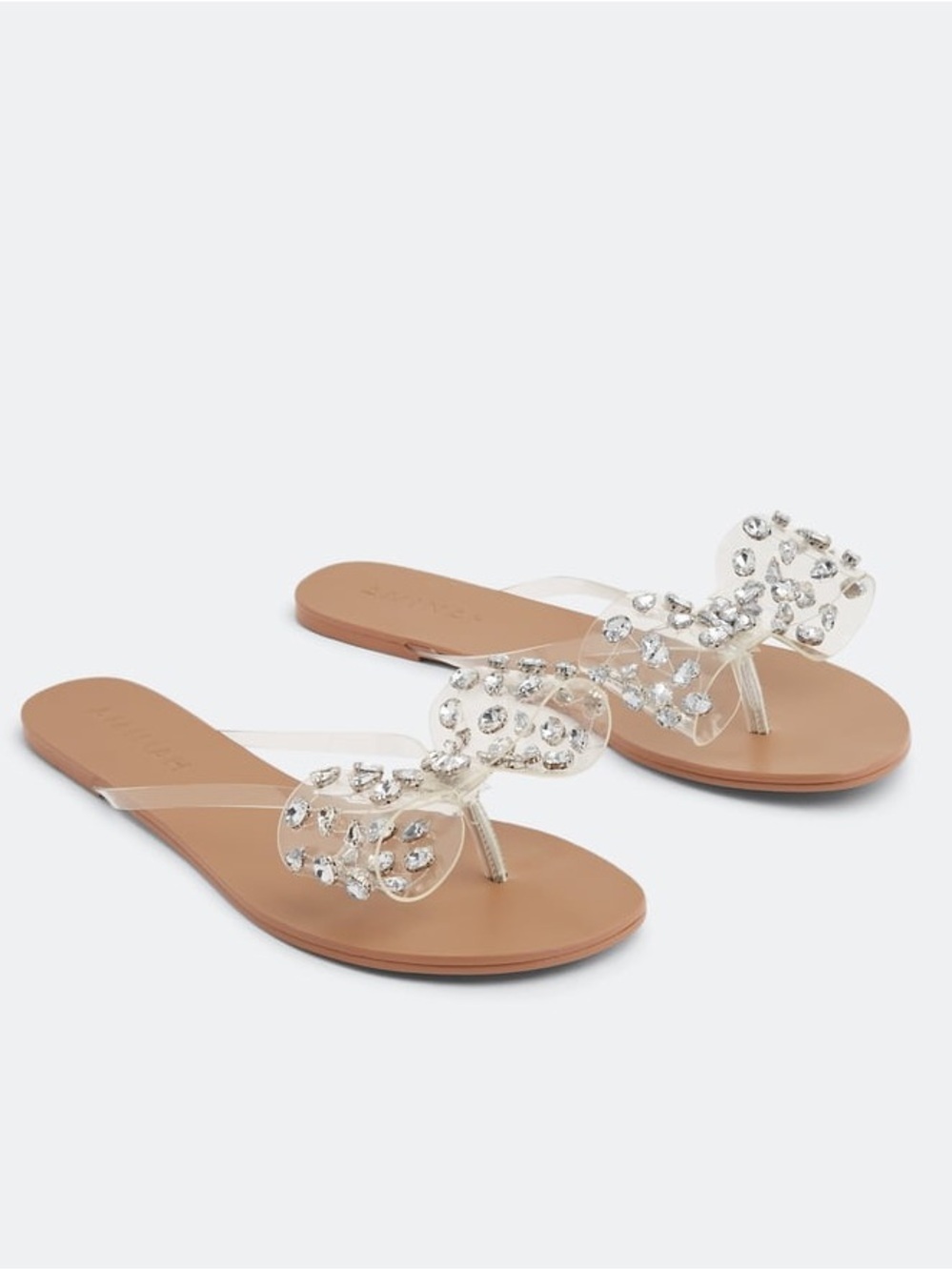 AMINAH ABDUL JILLIL
Soleil flip flops